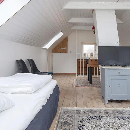 6 Person In Harbo Re Holiday home *